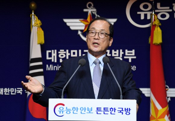 장영달 국방부 기무사 개혁위원장이 2일 오전 서울 용산 국방부에서 기무사 개혁 위원회 회의 결과를 발표하고 있다. 2018.8.2 도준석 기자 pado@seoul.co.kr