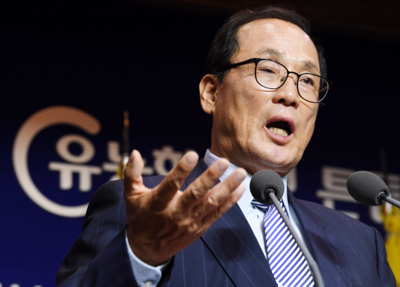 장영달 국방부 기무사 개혁위원장이 2일 오전 서울 용산 국방부에서 기무사 개혁 위원회 회의 결과를 발표하고 있다. 2018.8.2 도준석 기자 pado@seoul.co.kr