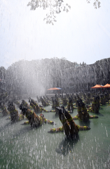 3일 서울 서초구 서울소방학교에서 108기 신규임용자들이 폭염속에서 땀흘려 훈련을 받고 있다. 2018.8.3 박지환기자 popocar@seoul.co.kr