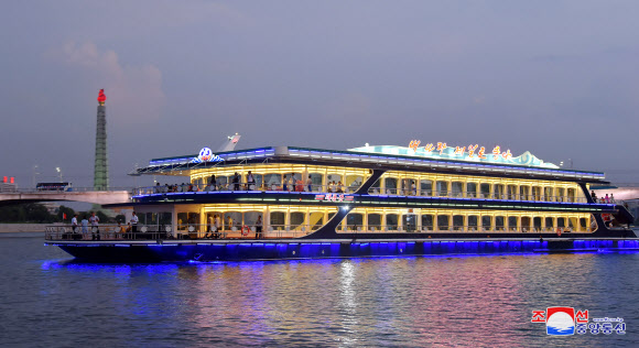 북한 ‘대동강호’ 유람선