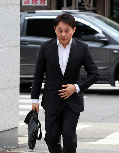 경찰 출석하는 보물선 투자사기 의혹 신일그룹 최용석 대표