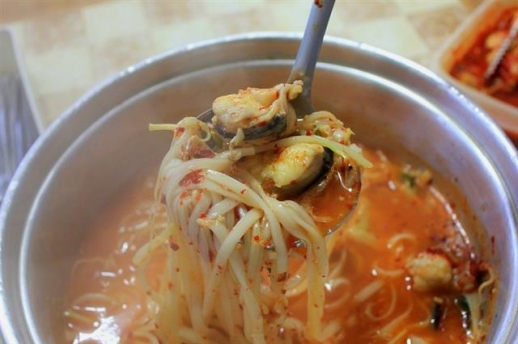 구룡포 명물 해물 칼국수 ‘모리국수’