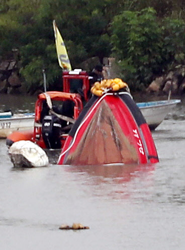 인양된 전복 소방구조보트
