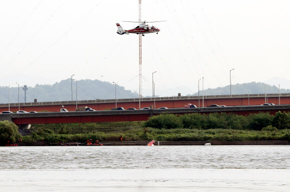 인양된 전복 소방구조보트