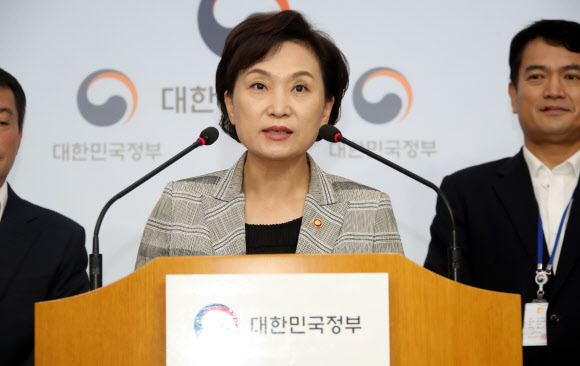 BMW 관련 대국민 담화 발표하는 김현미 장관