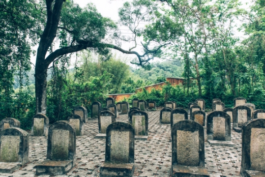 황푸다오에 있는 학생열사 묘지. 김근제, 안태 등 두 명의 독립운동가가 이곳에 묻혀 있다. 수류산방 이지응 제공