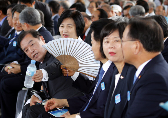 김병준 비대위원장, “얼음물 드실 분?”
