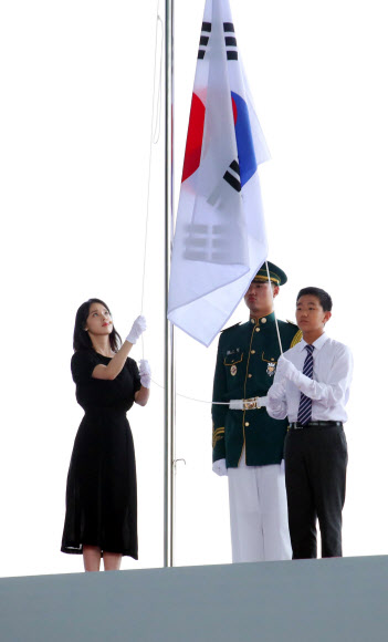 자랑스러운 태극기 게양