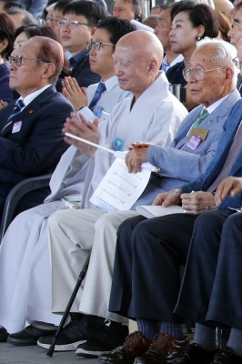 광복절 기념식 참석한 설정 스님