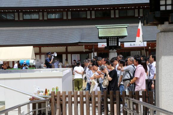 우익들의 해방구 日야스쿠니신사…참배하는 사람들