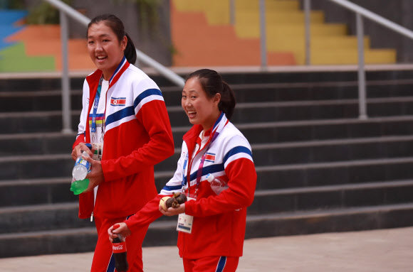 식사 마친 AG 북한 선수