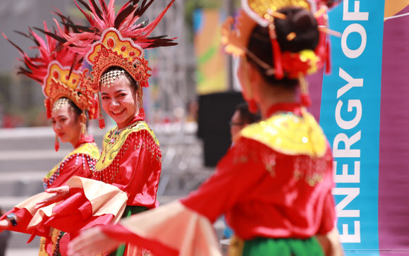 2018 아시안게임, 인도네시아의 미소