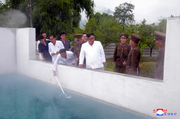 김정은, 양덕 온천지구 시찰