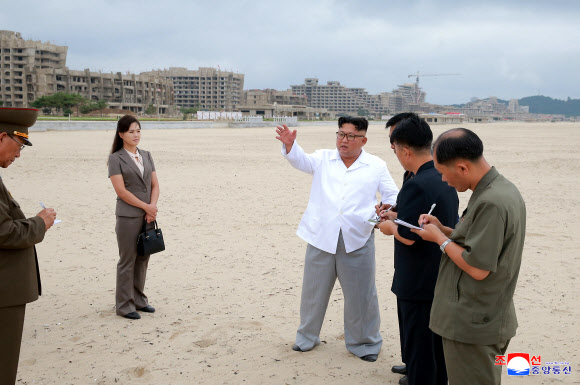 원산갈마해안관광지구 시찰하는 김정은