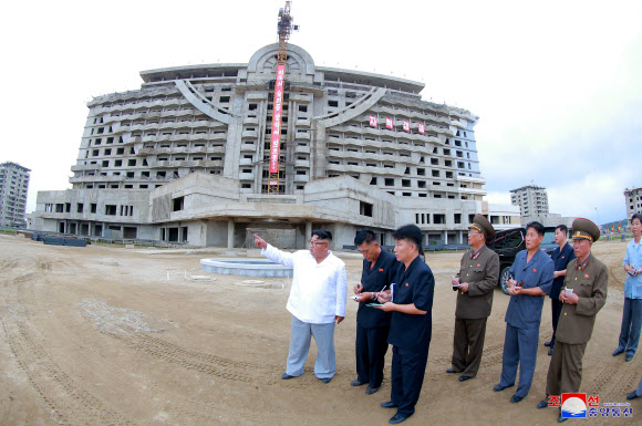 원산갈마해안관광지구 시찰하는 김정은