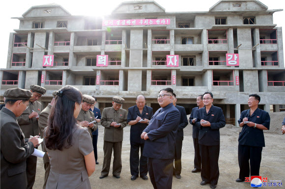 북한 김정은 위원장, 40일만에 삼지연군 또 시찰