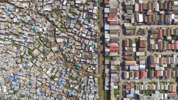 남아공 케이프타운 부쿠젠젤레 구역, ‘따스한 집’이란 뜻이란다.