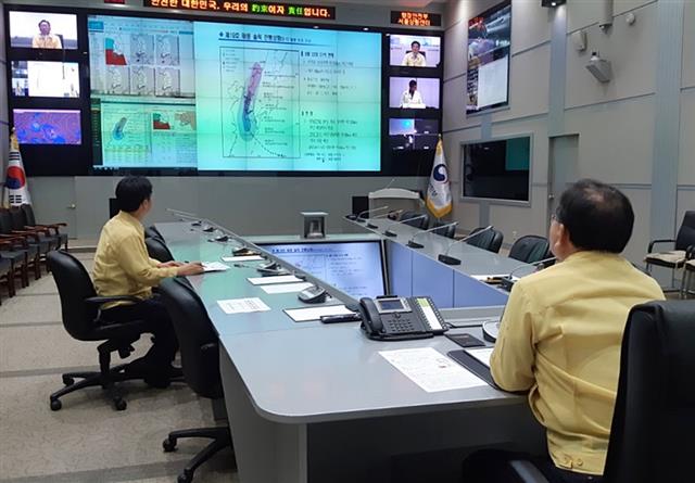 김부겸 장관, 태풍 야간 대처상황 점검