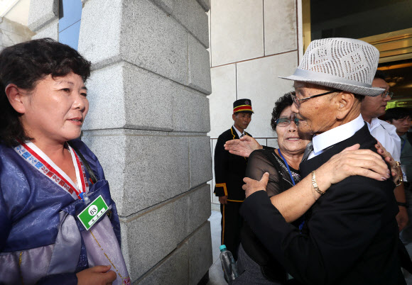 ‘우리가 왜 헤어져야 하나요’