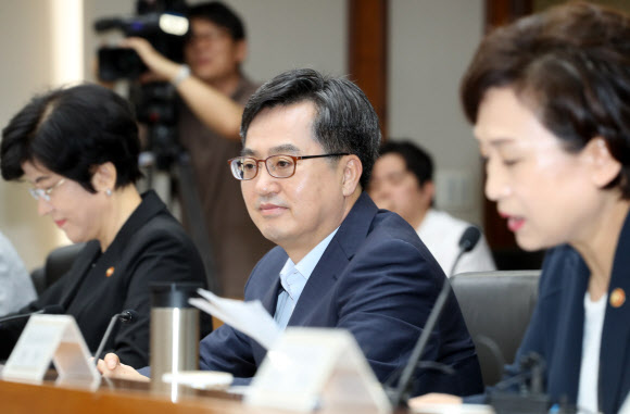 발언하는 김현미 국통부 장관