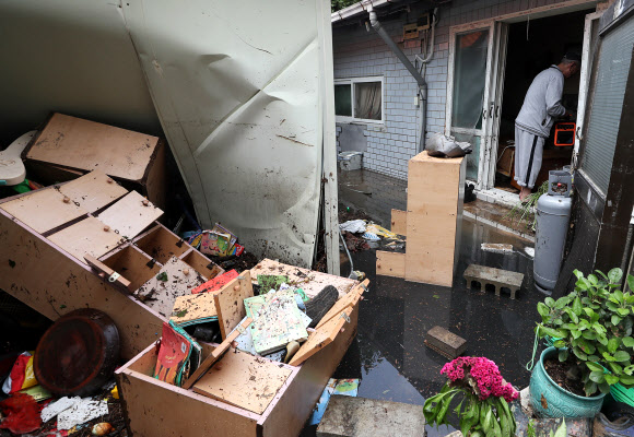 엉망돼버린 삶의 터전