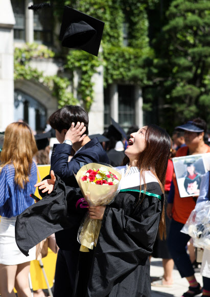 ‘날아갈 듯 기쁜 졸업’
