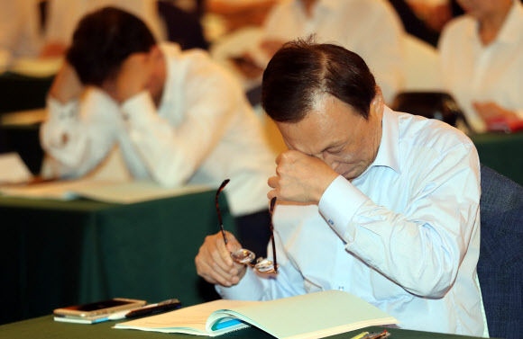 이해찬 대표 ‘피곤한 기색’