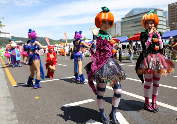 롯데월드 어드벤처, 광화문서 할로윈 축제 퍼레이드