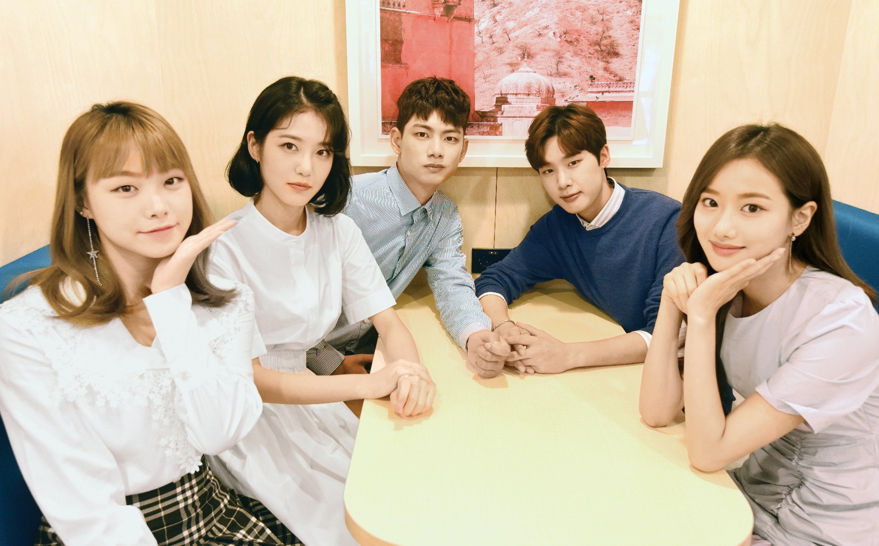 웹드라마 ‘에이틴’ 배우들. 왼쪽부터 김수현, 신예은, 의현, 김동희, 이나은. 최해국 선임기자seaworld@seoul.co.kr
