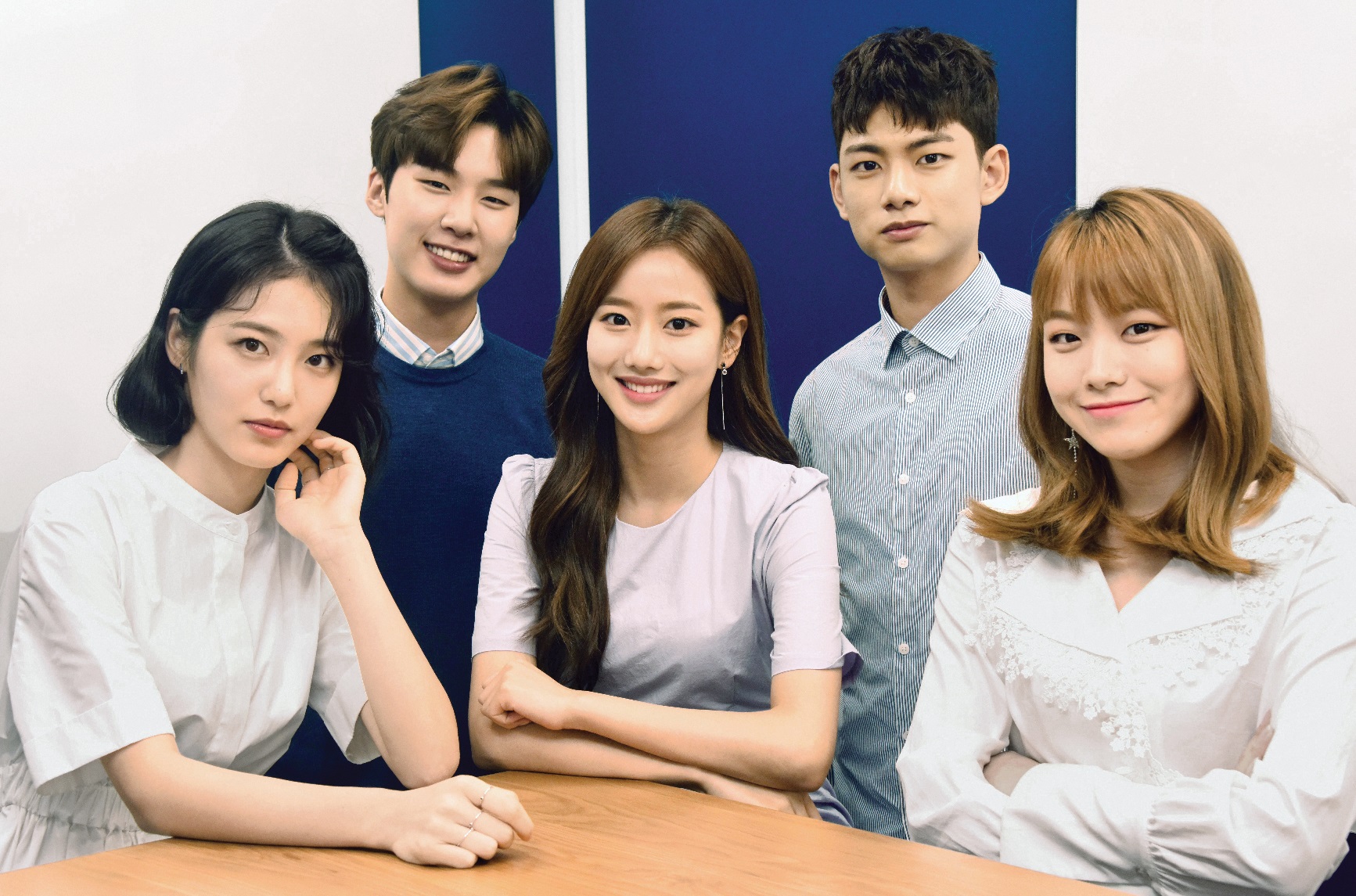 웹드라마 ‘에이틴’ 배우들. 왼쪽부터 신예은, 김동희, 이나은, 의현, 김수현. 최해국 선임기자seaworld@seoul.co.kr
