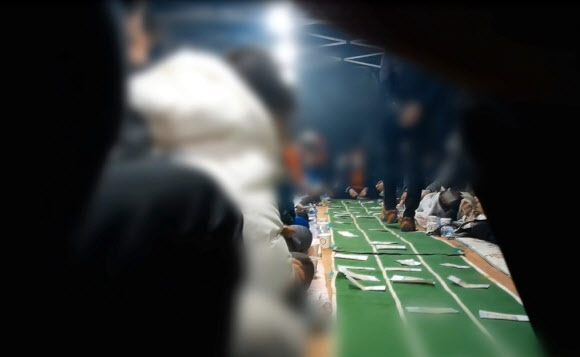 첩첩산중에 차려진 불법 도박장