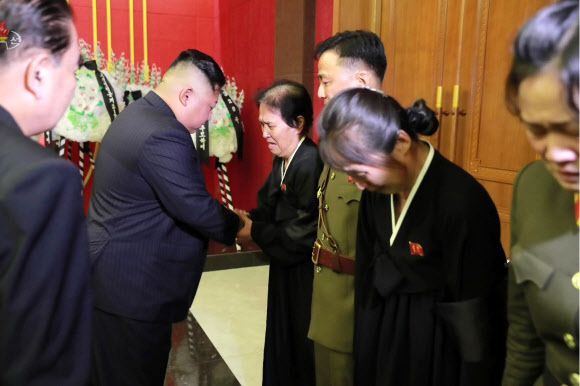 김정은, 주규창 전 노동당 기계공업부장 빈소 방문