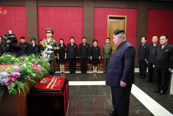 김정은, 주규창 전 노동당 기계공업부장 빈소 방문
