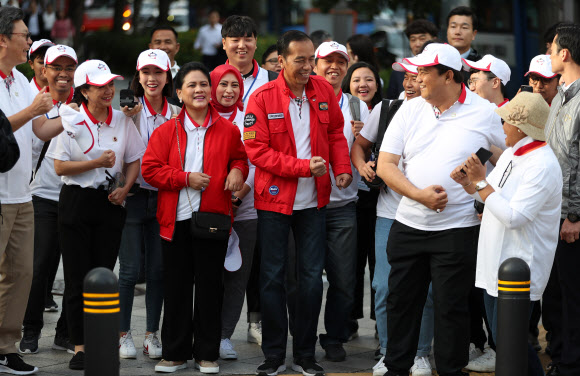 ‘요요~아요~, 춤추는 조코위 대통령’