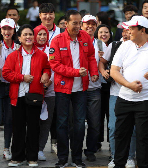 ‘요요~아요~, 춤추는 조코위 대통령’