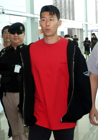 출국하는 손흥민