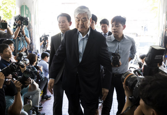 지수대 출석하는 조양호 회장