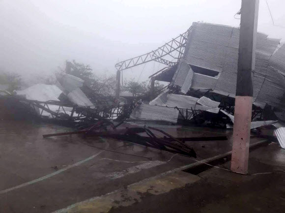 필리핀 강타한 슈퍼태풍…건물도 파괴