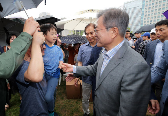 2018 실패박람회 찾아 시민들과 인사하는 문 대통령