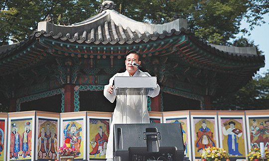 이성재 회장은 지난해 9월 25일 서울 남산 팔각정에서 무무절 제정 선포식을 열고, 9월 19일을 무무절인 무교의 날로 선포했다. 이로써 30만 무교인들의 숙원 사업이었던 무교인의 날이 탄생됐고, 종교법인을 현실화시켰다.