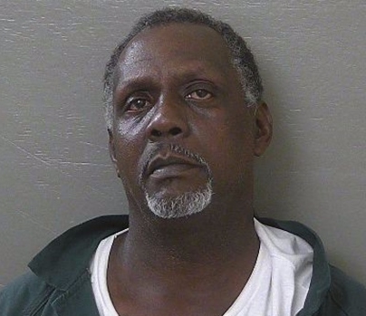 담배 10상자를 훔친 혐의로 징역 20년형을 선고받은 로버트 스펄먼.  에스캄비아 카운티 교도소
