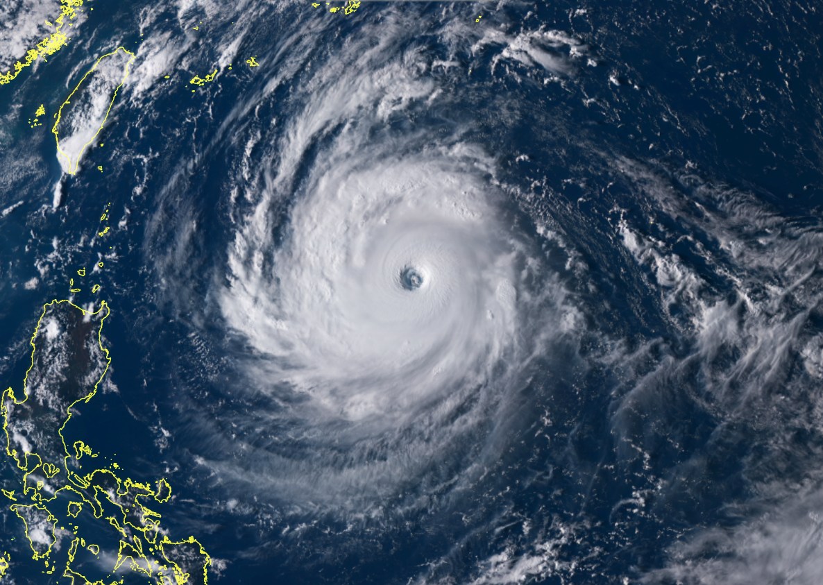 24일 북서쪽 대만과 일본 남쪽으로 이동 중인 모습의 제24호 태풍 짜미의 위성사진. 일본기상청