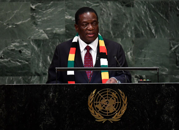 에머슨 음난가그와 짐바브웨 대통령.=AFP 연합뉴스