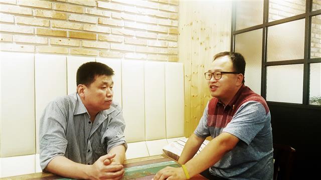 12살, 14살에 부산 형제복지원에 끌려가 악몽 같았던 강제 노역에 투입됐던 이향직(오른쪽)·김학철(왼쪽)씨. 이들은 지금도 트라우마에 시달리고 있다.