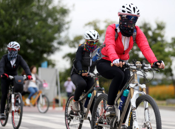 안전모 착용으로 안전하게