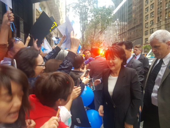 청와대 유엔총회 참석한 대통령 ‘B컷’ 공개