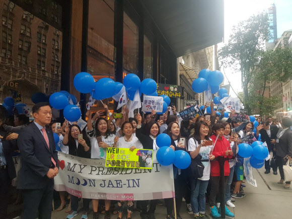 청와대 유엔총회 참석한 대통령 ‘B컷’ 공개