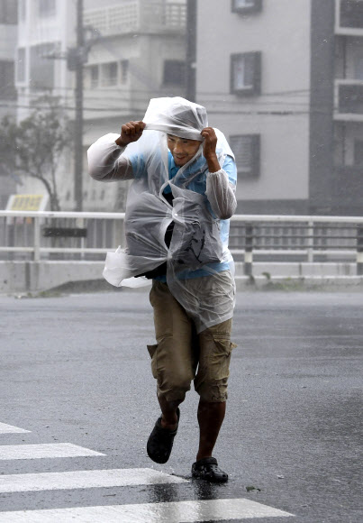 일본 오키나와 덮치는 폭풍?폭우