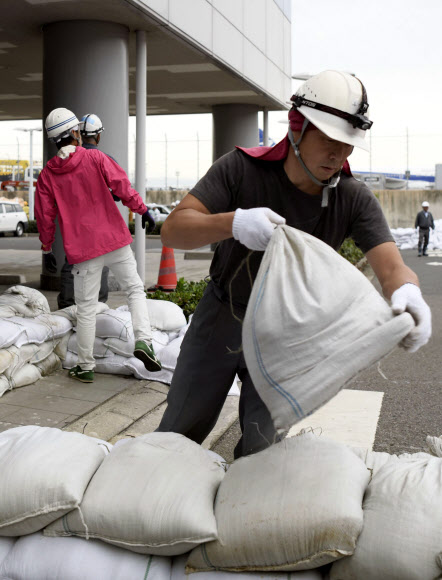 간사이공항 침수 막아라