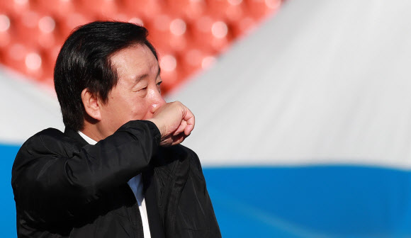 자유한국당 김성태 원내대표가 개천절인 3일 오전 서울 송파구 잠실 종합운동장 주경기장에서 열린 88서울올림픽 30주년 기념 2018 손기정 평화마라톤 대회 출발선에서 생각에 잠겨 있다. 2018.10.3  연합뉴스